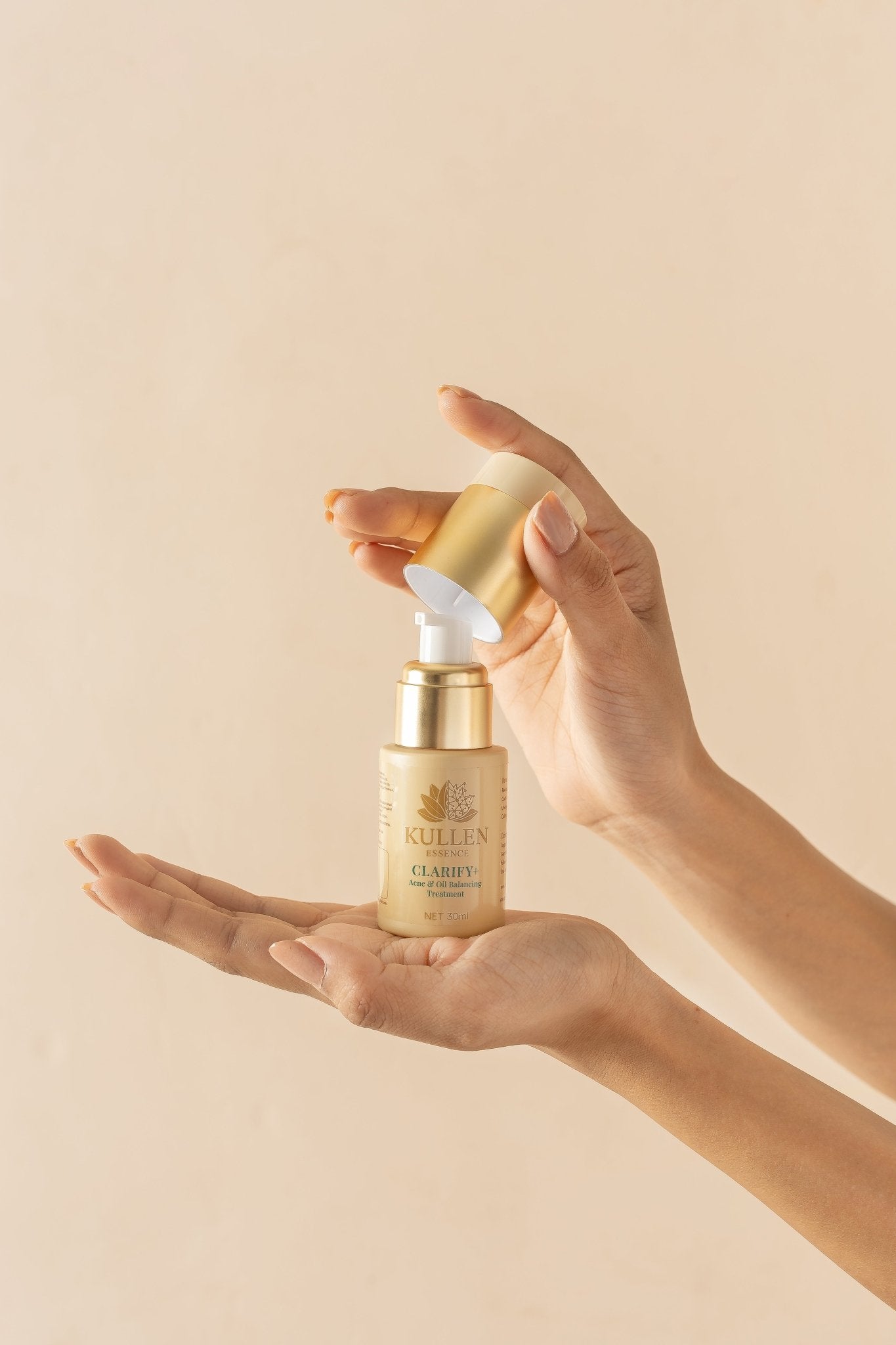Applying Kullen Clarify+ Serum to reduce breakouts and refine pores
